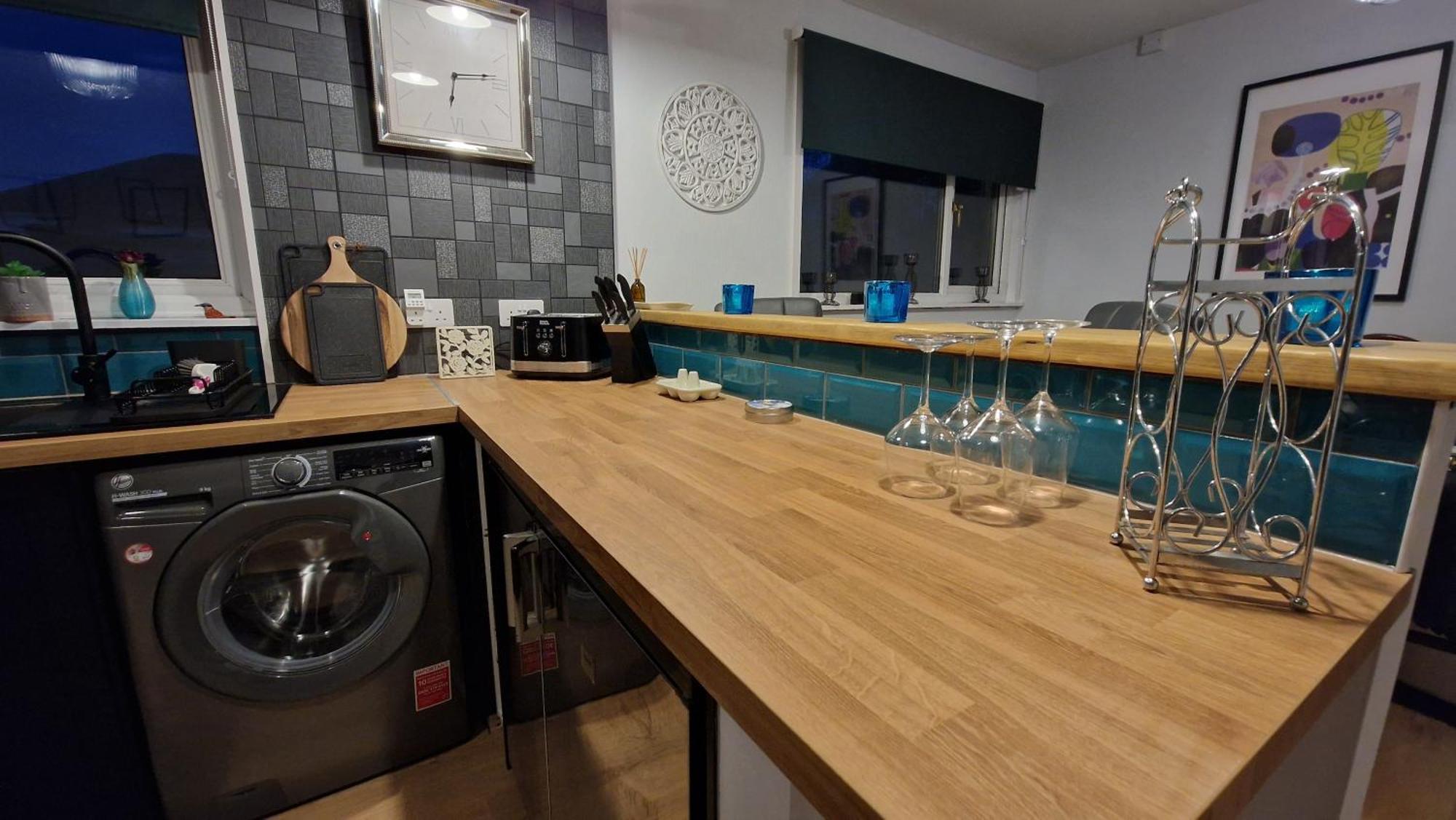 175 On Clyde - Spacious & Cosy Cedar Wood Bungalow เฮเลนส์บะระ ภายนอก รูปภาพ