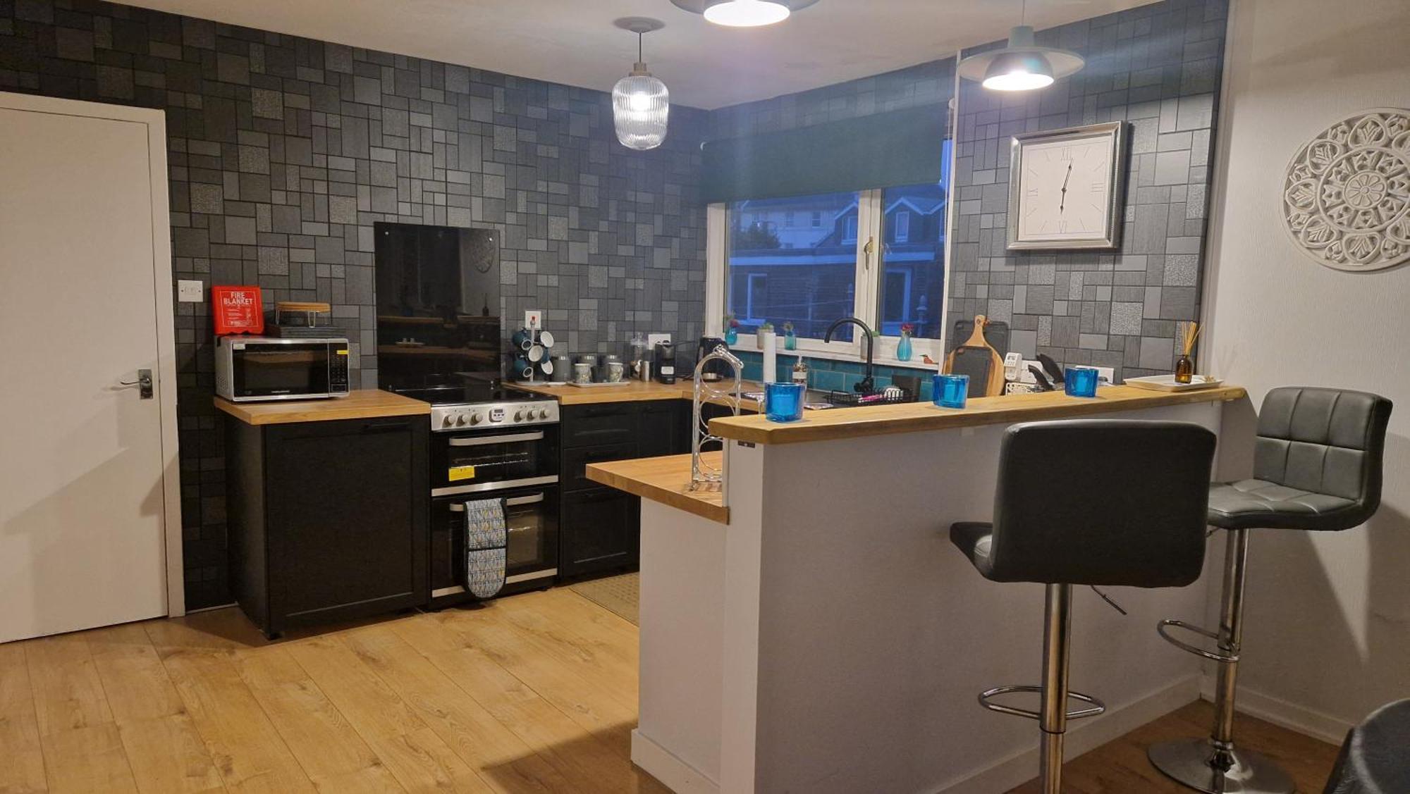 175 On Clyde - Spacious & Cosy Cedar Wood Bungalow เฮเลนส์บะระ ภายนอก รูปภาพ