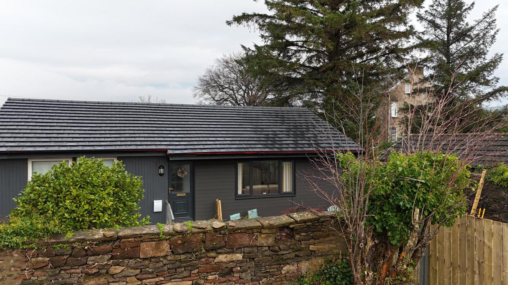175 On Clyde - Spacious & Cosy Cedar Wood Bungalow เฮเลนส์บะระ ภายนอก รูปภาพ